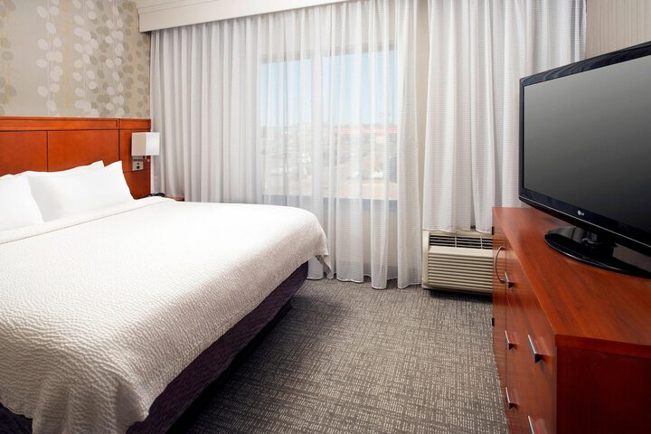 Room 11 of 28