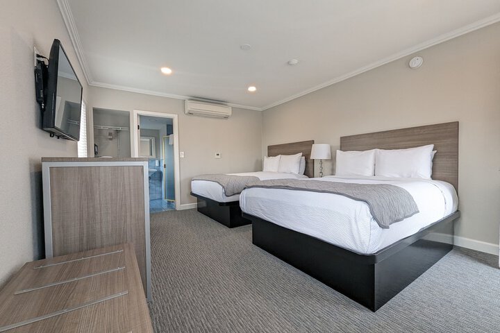 Room 32 of 38