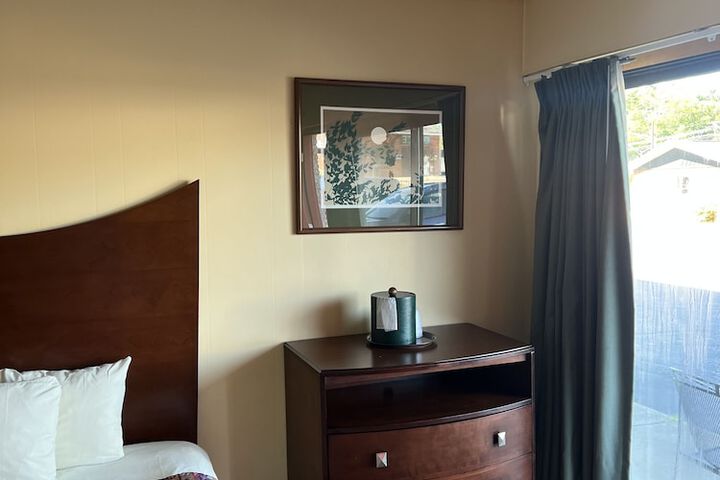 Room 194 of 443