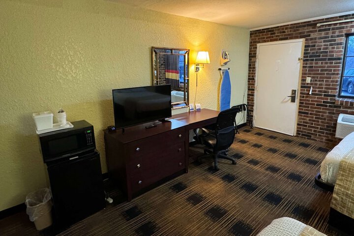 Room 16 of 26