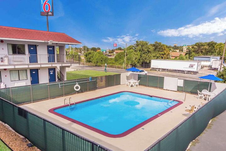 Pool 5 of 37