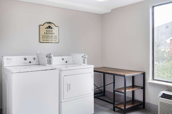 Room 9 of 34
