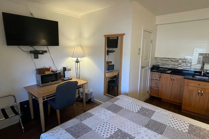 Room 33 of 62