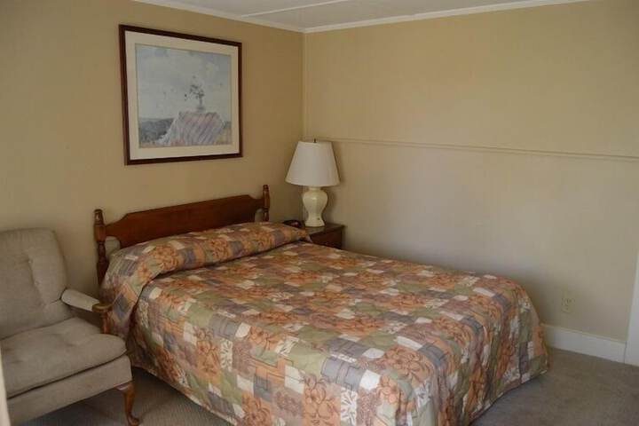 Kennebunk Gallery Motel & Cottages
