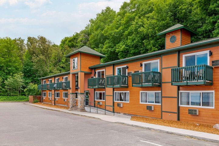 Hotel 3 of 50