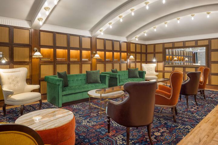 Hotel Interior 4 of 32