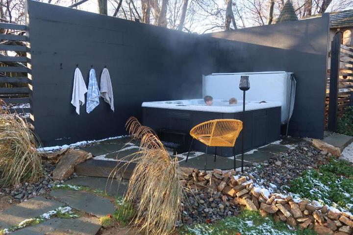 Ode to the 70's creative private home with pool
