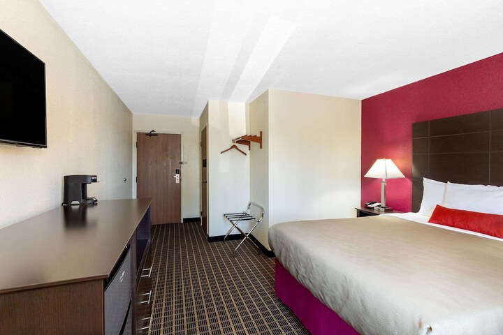 Room 15 of 23
