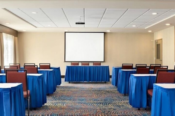 Hampton Inn & Suites Monroe