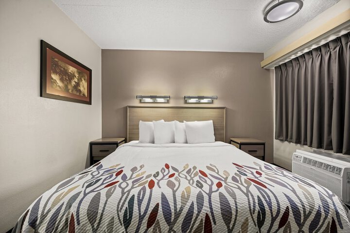 Room 14 of 32