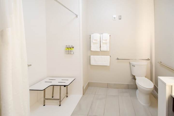 Room 14 of 37