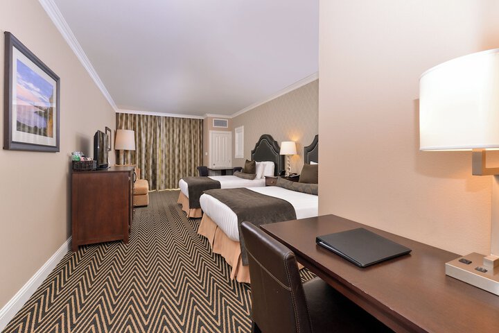 Majestic Inn & Spa
