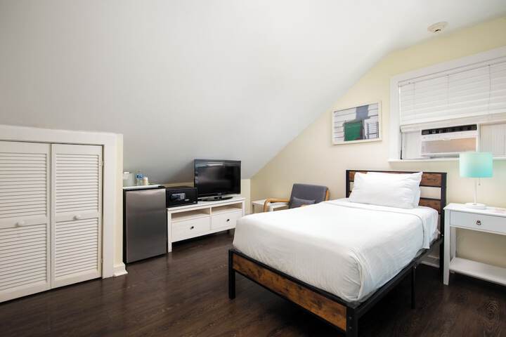 Room 22 of 47