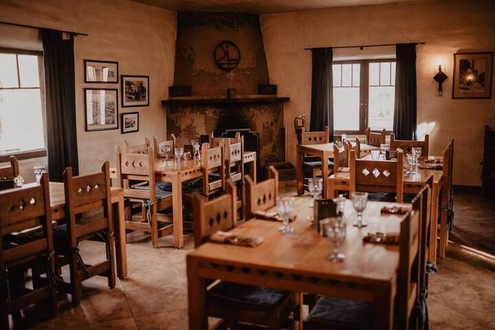 Dining 28 of 32
