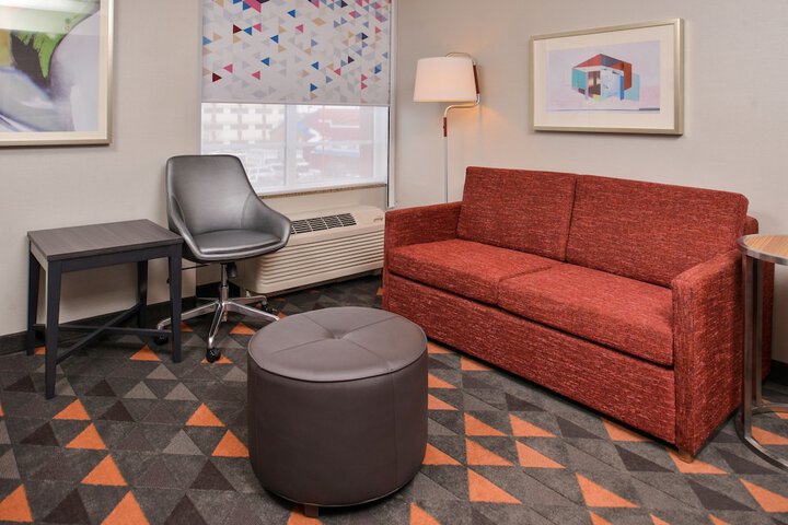 Room 32 of 62