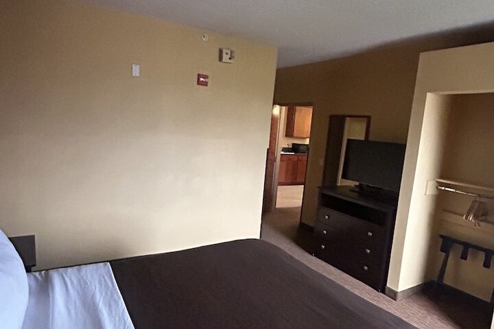 Room 27 of 37