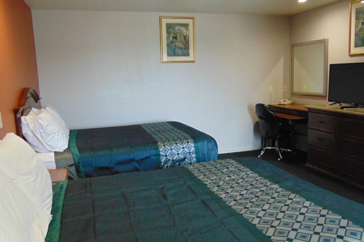 Corcoran Country Inn