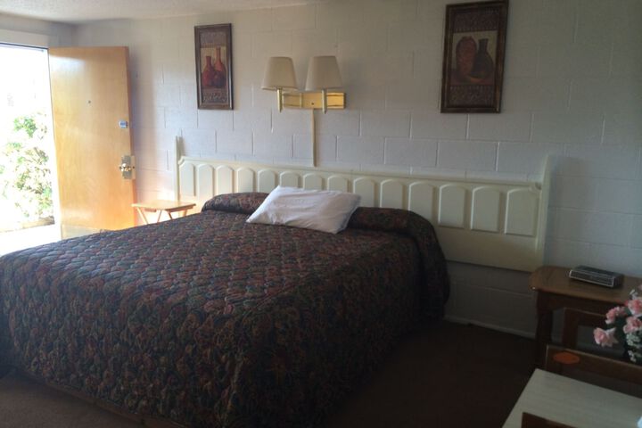Room 12 of 38