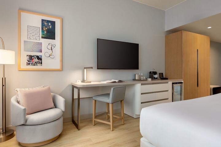 The Viv Hotel Anaheim, a Tribute Portfolio Hotel