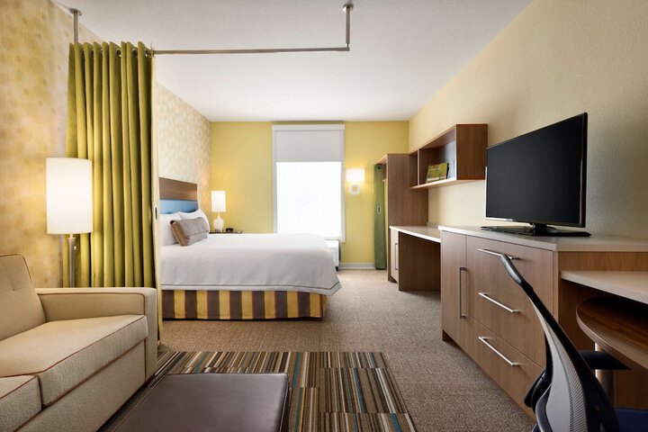 Room 11 of 32
