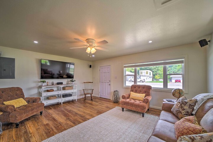 Walk to Lake: Historic Disney Home
