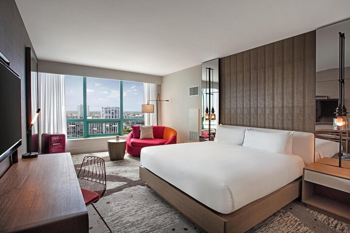 Signia by Hilton Diplomat Beach Resort