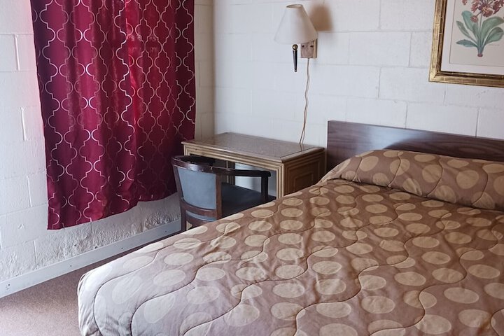 Room 10 of 20