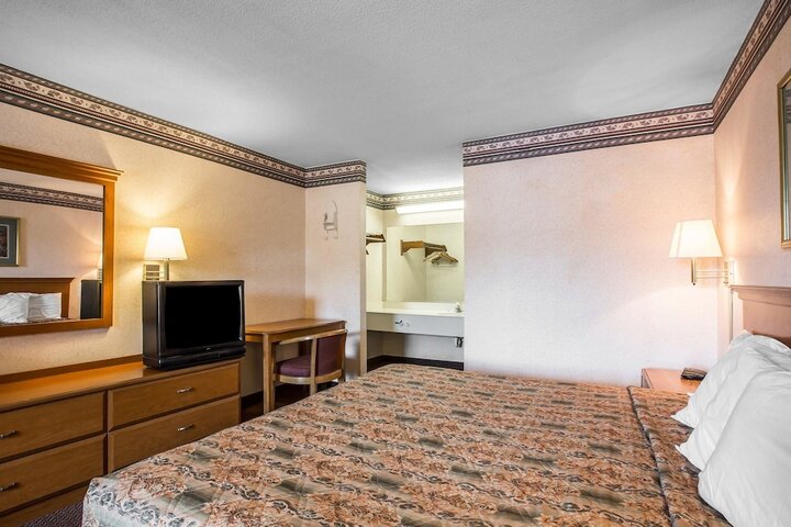 Room 13 of 23
