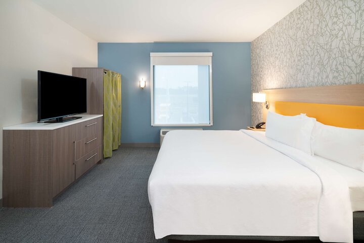 Room 15 of 33
