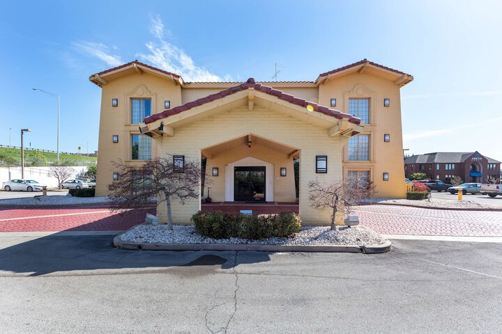 Hotel 4 of 34