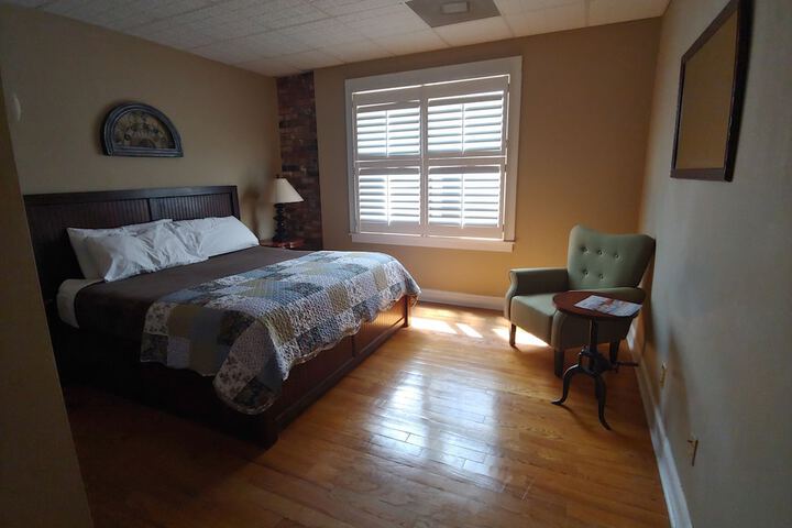 Room 5 of 10