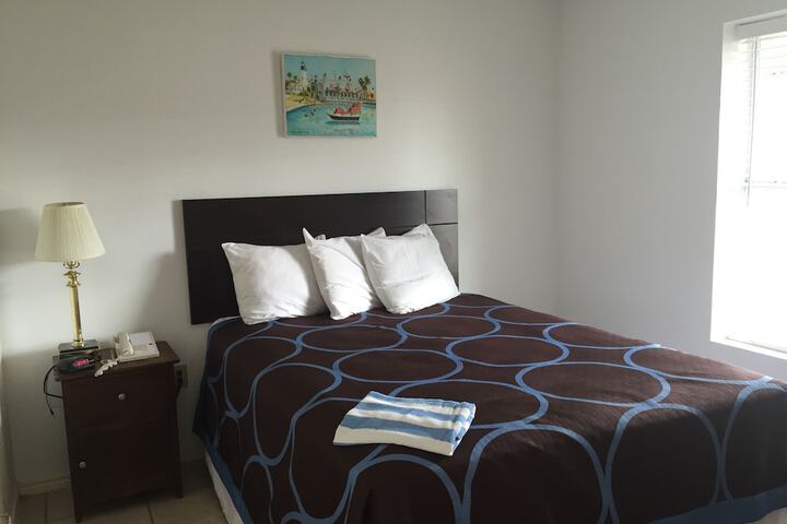 Room 25 of 41