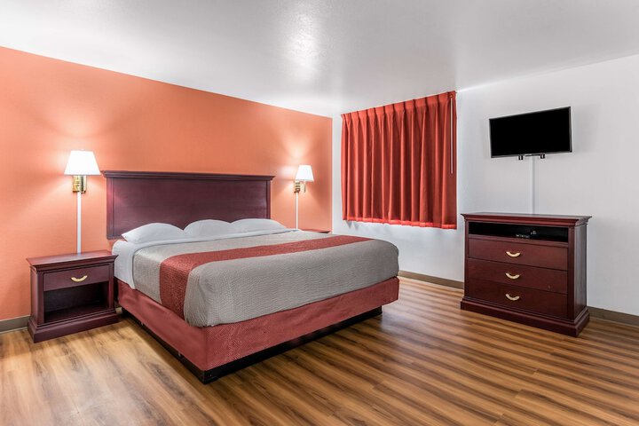 Room 12 of 32
