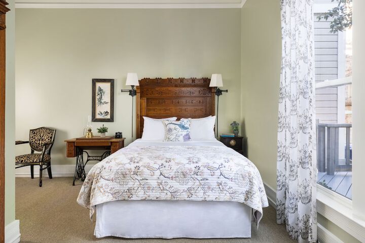 Room 40 of 74