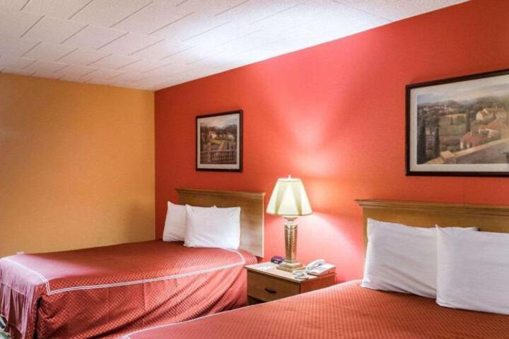 Rodeway Inn University