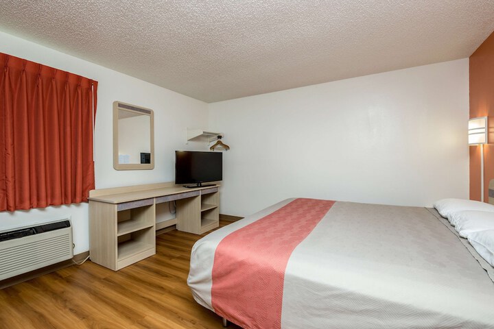Room 33 of 42