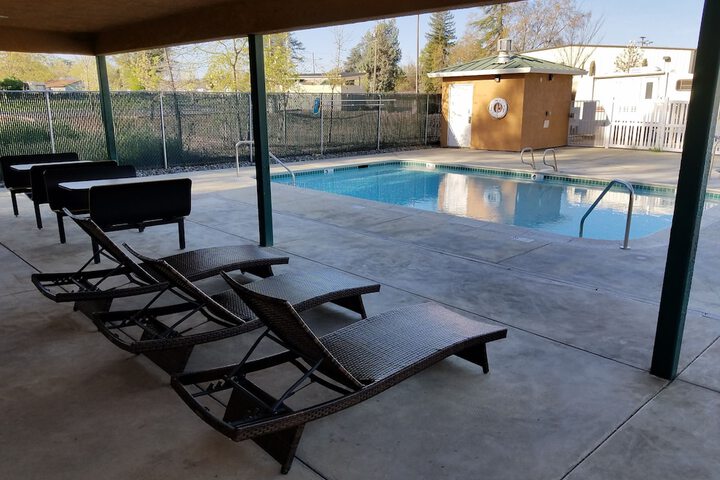 Pool 4 of 30