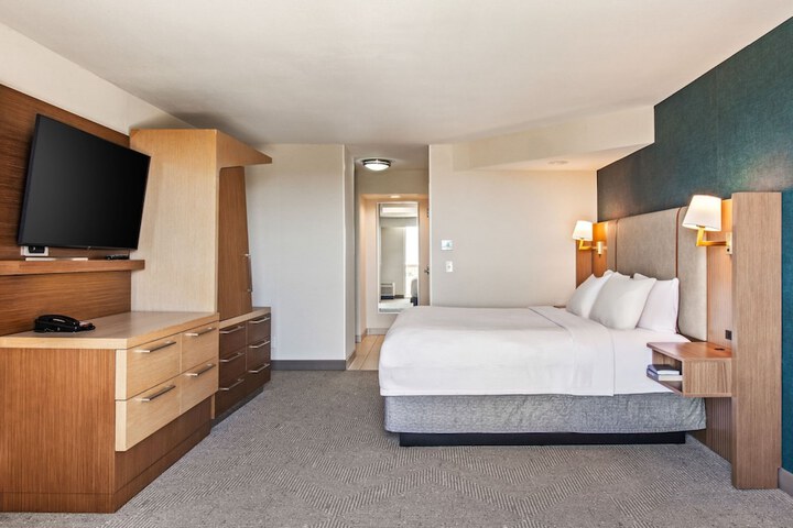 Holiday Inn Oxnard – Ventura by IHG