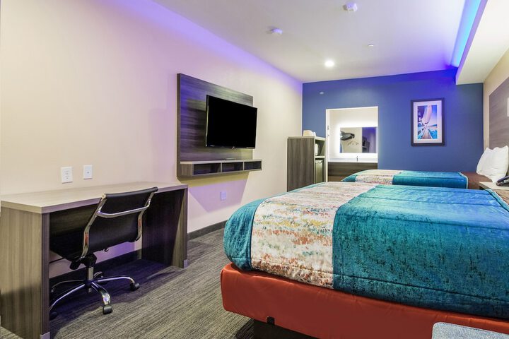 Room 8 of 17