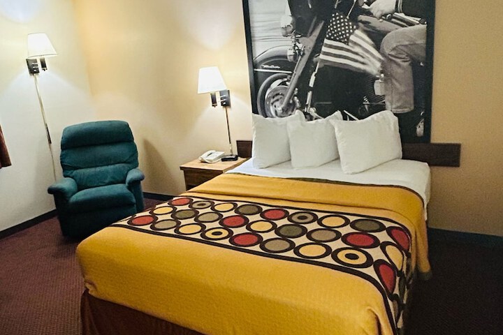 Room 25 of 37