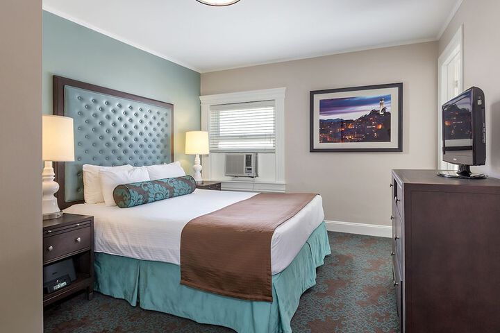 Room 10 of 14