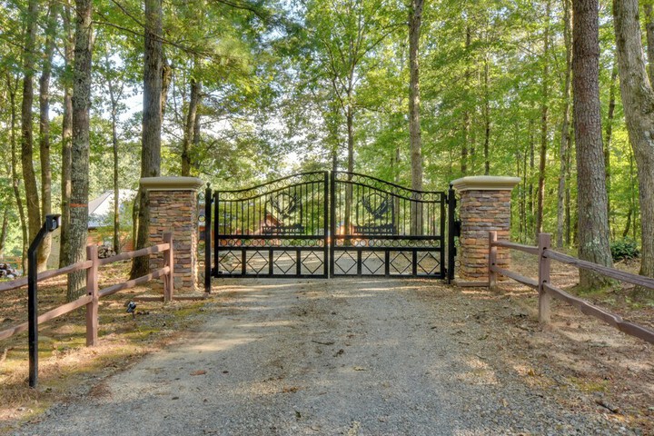 Ellijay Cabin Rental w / Hot Tub + Mountain Views!