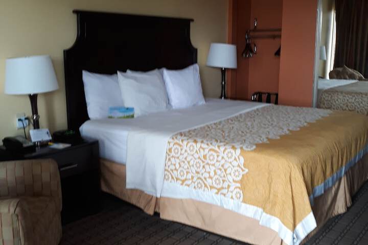 Room 34 of 80