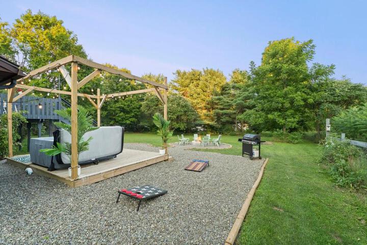 Near Ithaca!Hot Tub! LRG Home!Sleeps 14! Dogs ok!
