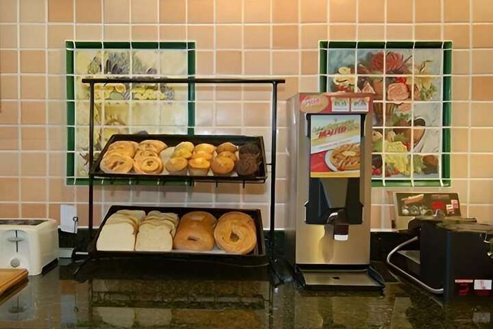 Breakfast/Coffee Service 34 of 44
