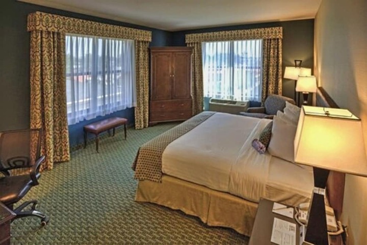 Room 11 of 33