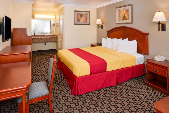 Room 14 of 24