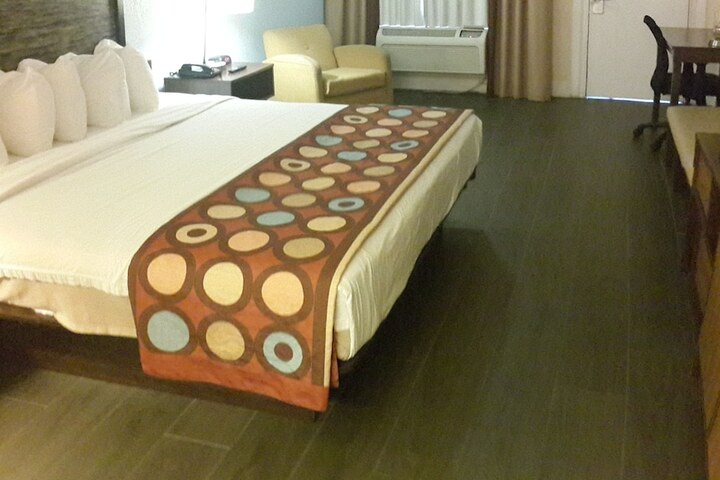 Room 54 of 77