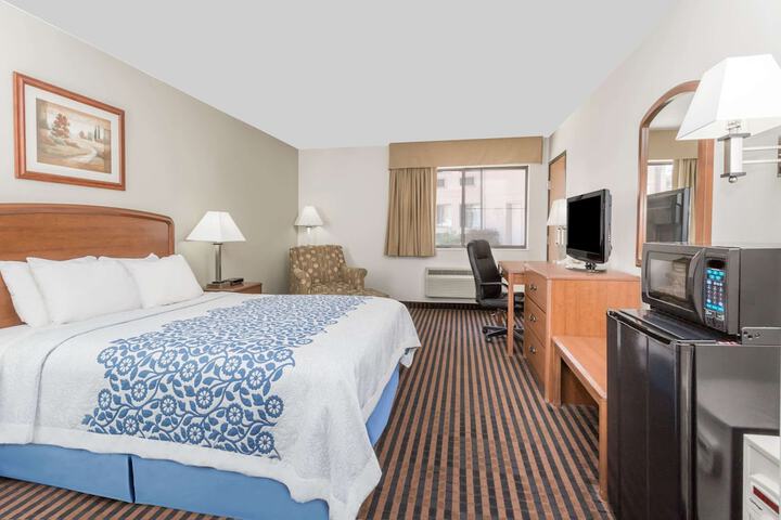Room 9 of 13