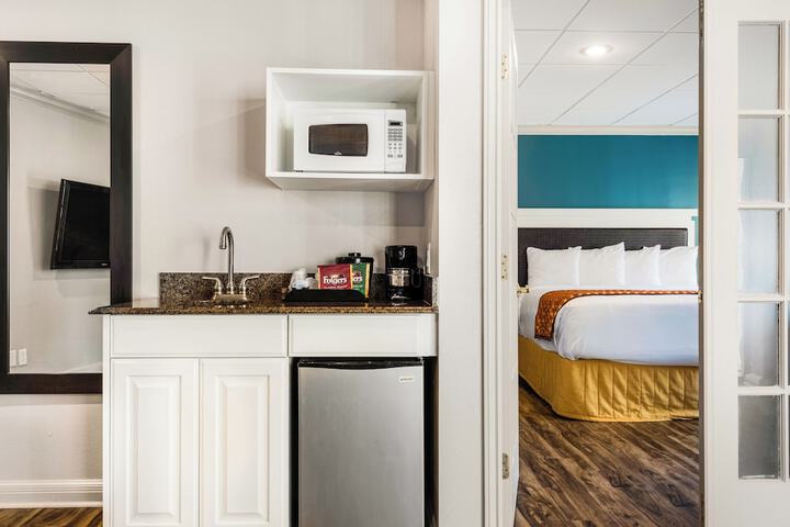 Room 102 of 250